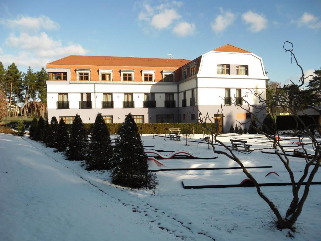 Hotel Sport Zruc Bagian luar foto