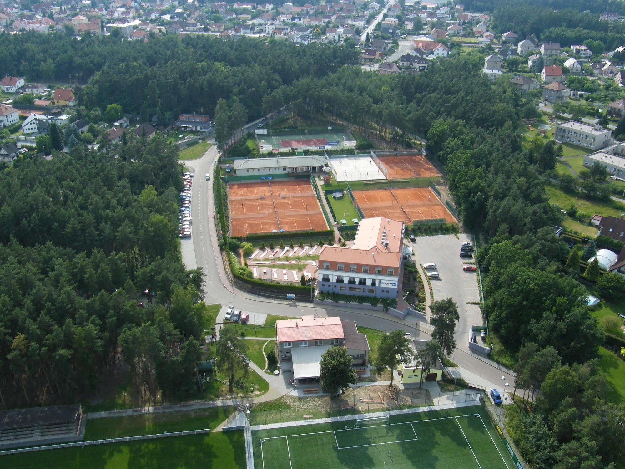 Hotel Sport Zruc Bagian luar foto