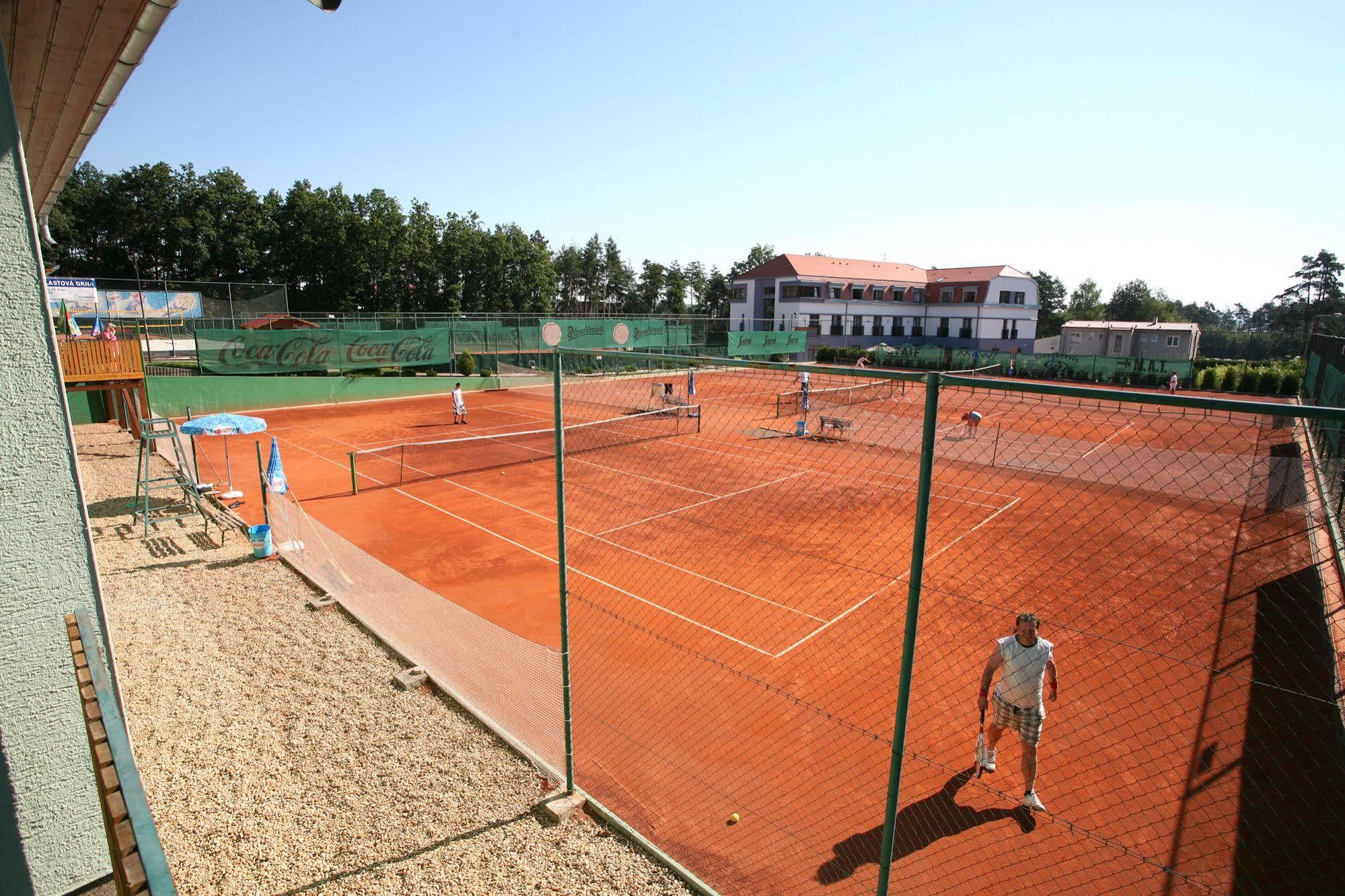 Hotel Sport Zruc Bagian luar foto