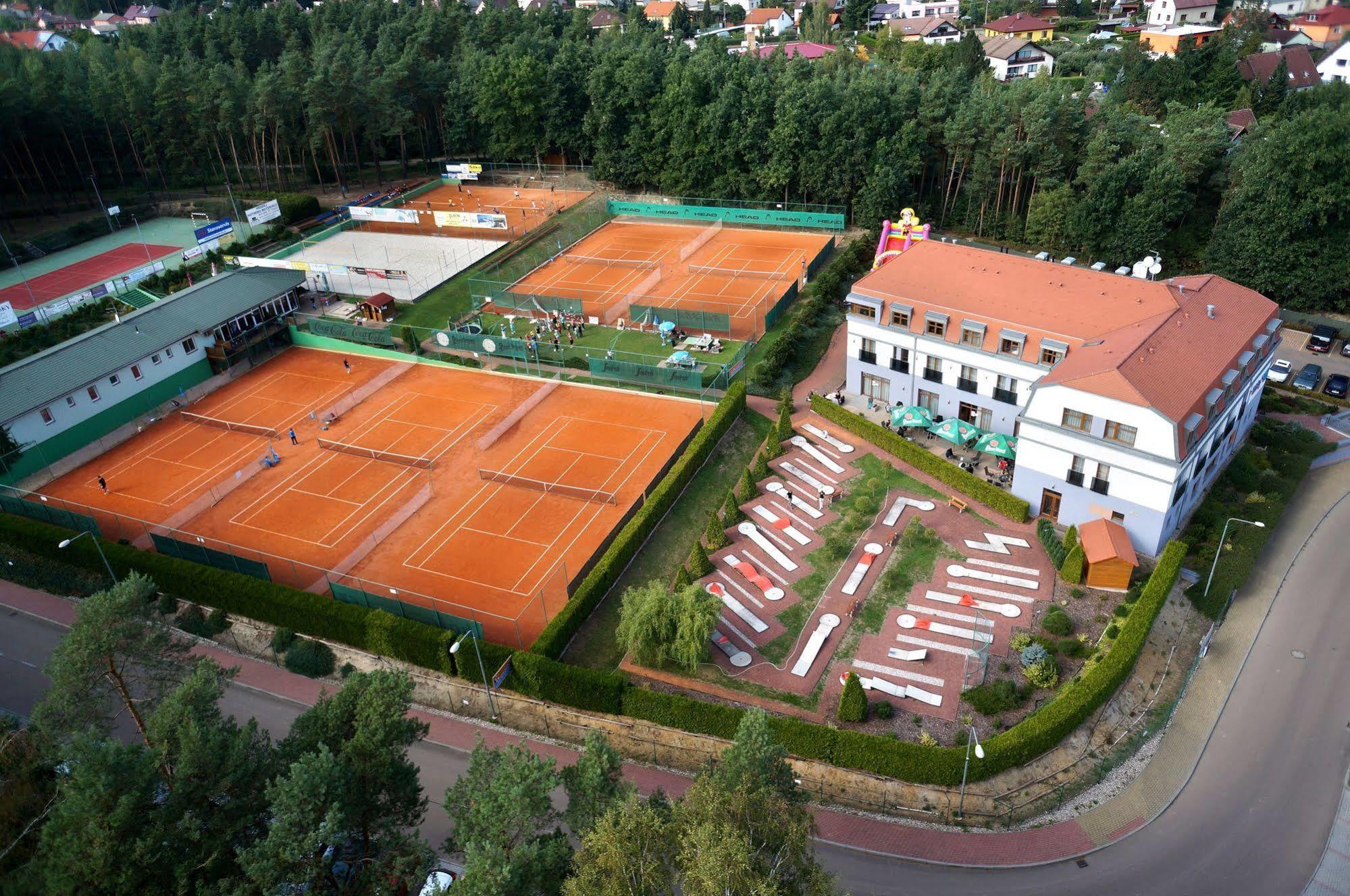 Hotel Sport Zruc Bagian luar foto