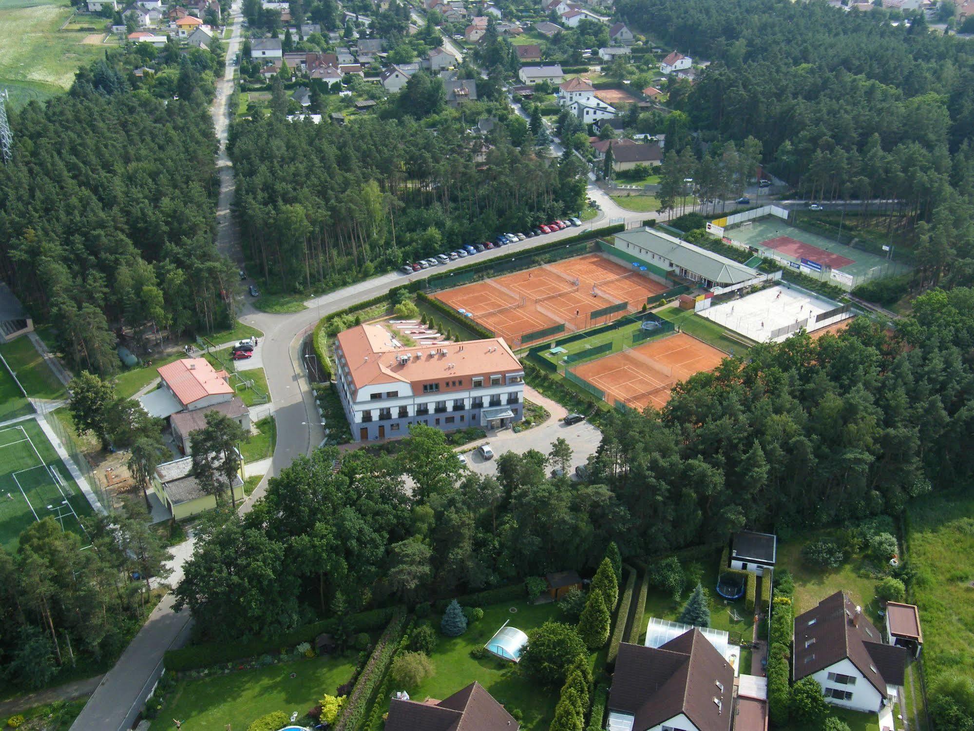 Hotel Sport Zruc Bagian luar foto